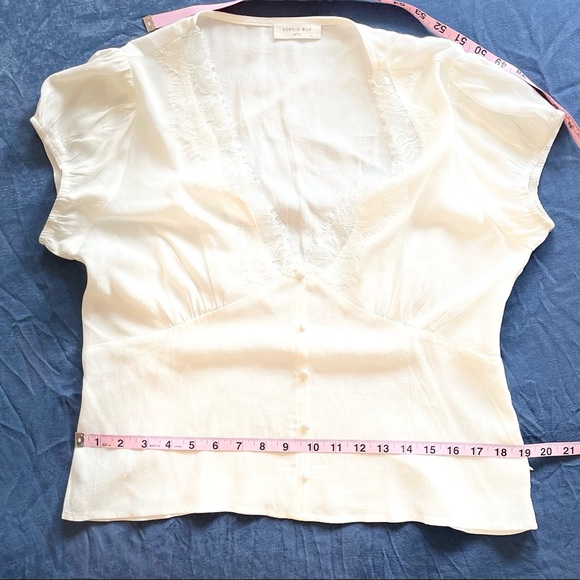 🚫SOLD🚫 Fitted Blouse - Picture 2 of 5